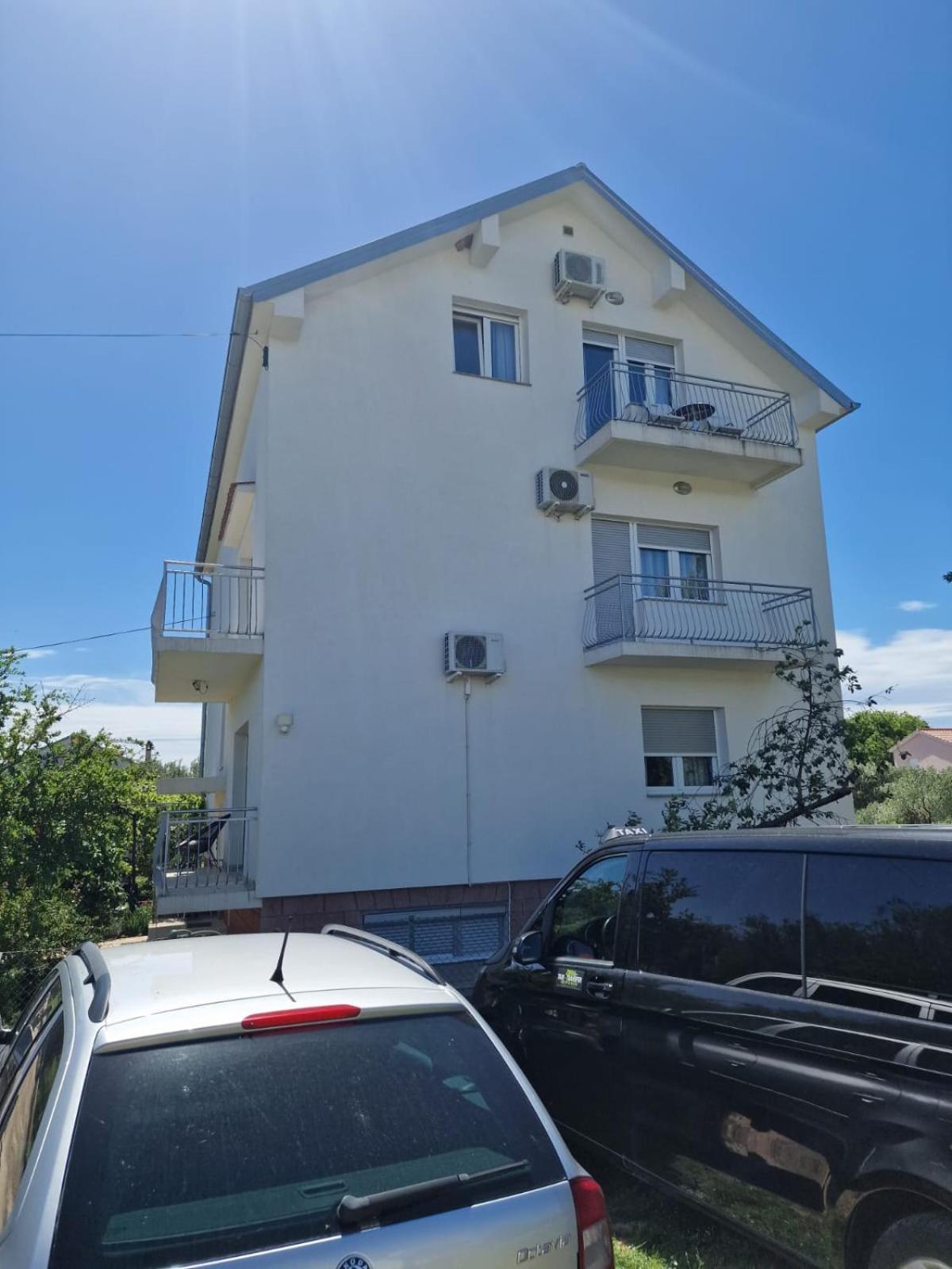 Apartmani Zinda ซูโกชัน ภายนอก รูปภาพ