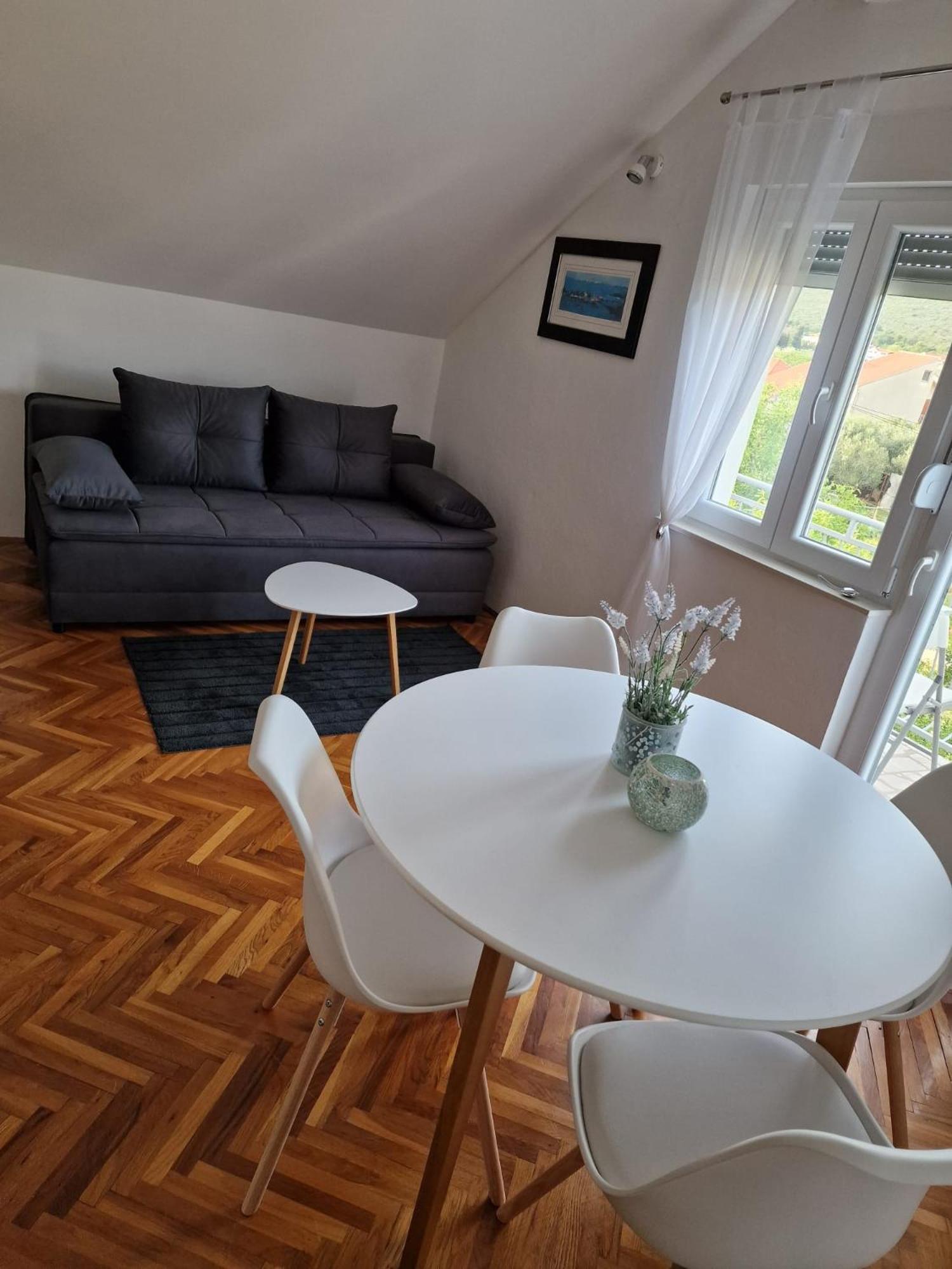 Apartmani Zinda ซูโกชัน ภายนอก รูปภาพ