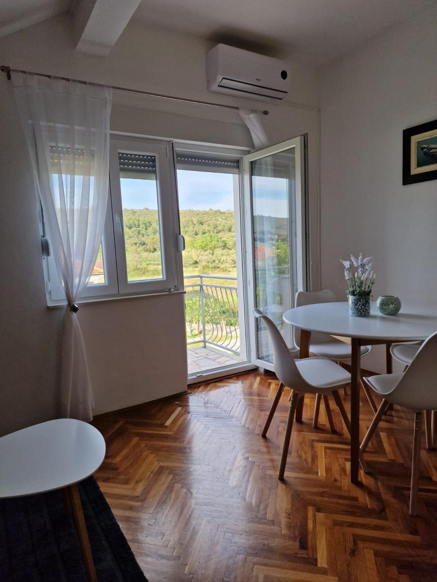 Apartmani Zinda ซูโกชัน ภายนอก รูปภาพ
