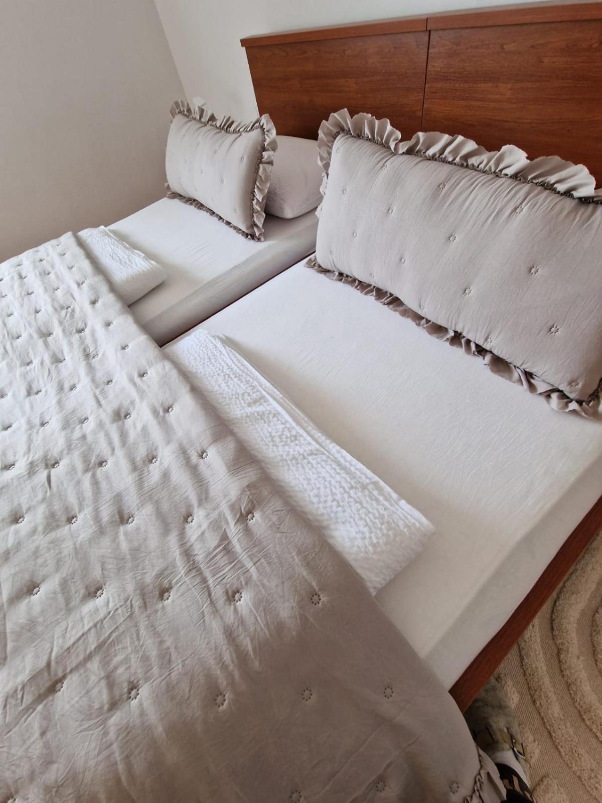 Apartmani Zinda ซูโกชัน ภายนอก รูปภาพ