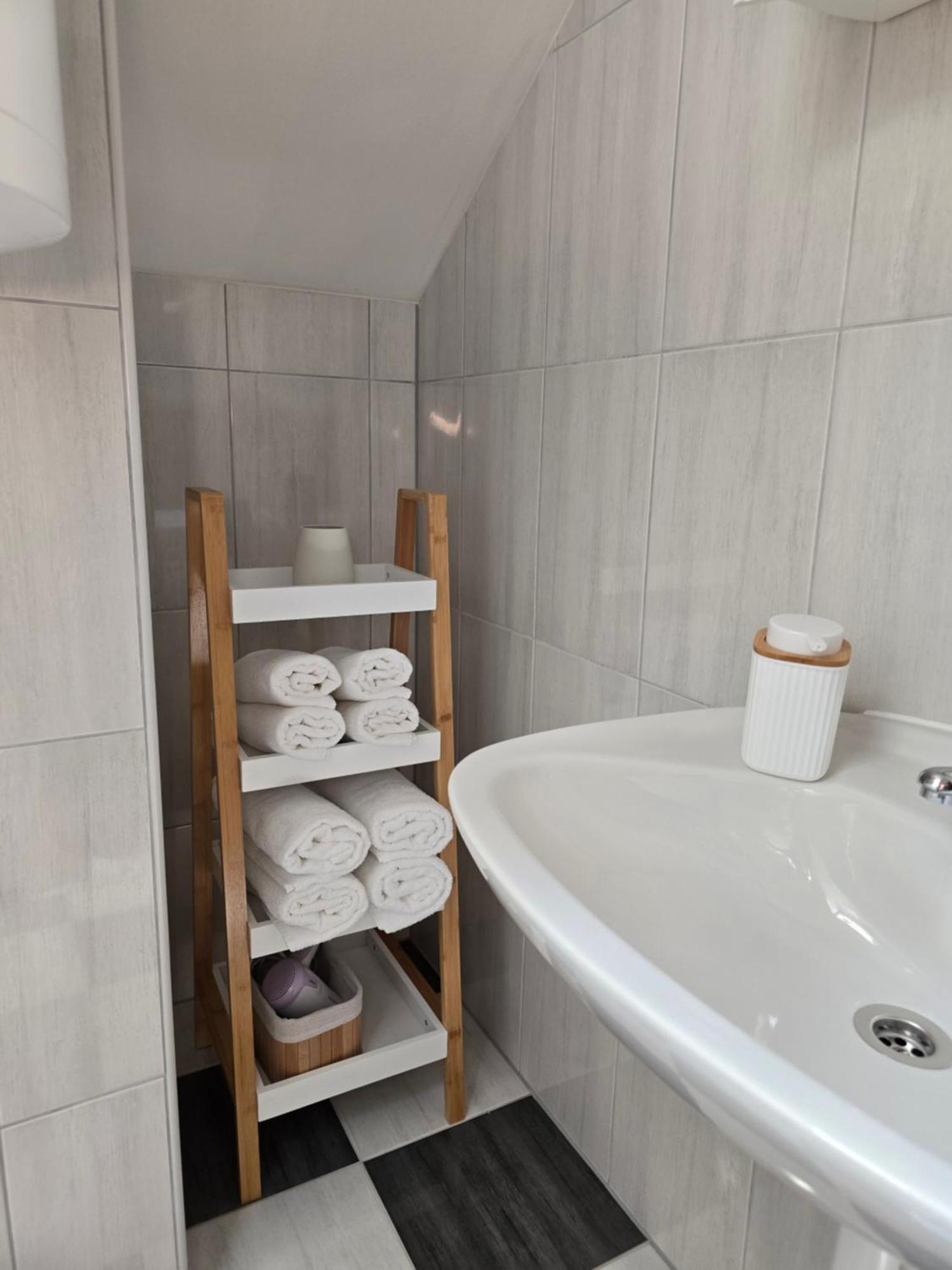 Apartmani Zinda ซูโกชัน ภายนอก รูปภาพ